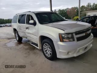 ✅ 2007 Chevrolet Suburban LT • VIN: 3GNFC16097G270307 • Lot: 70648294. Wystawiony na Copart z przebiegiem 218 283 mil. Bezpłatny archiwum sprzedaży aukcyjnych z USA i szczegółowy raport historii pojazdu na DreamBid. Zdjęcie 4.