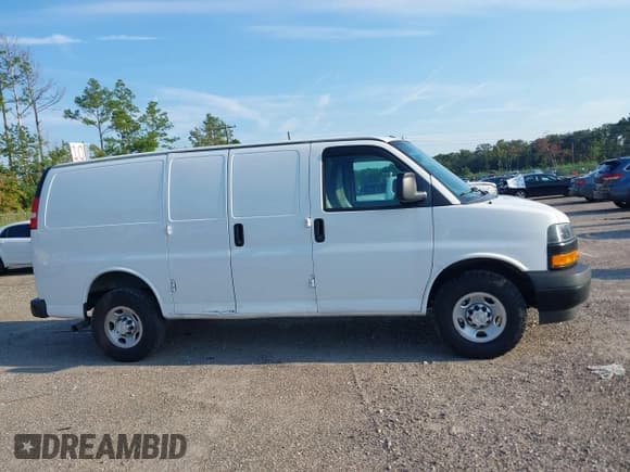 ✅ 2018 Chevrolet Express Cargo • VIN: 1GCWGAFP3J1261246 • Lot: 43098642. Listed on IAAI with 138,431 mi. Free auction sales archive from the USA and detailed vehicle history report at DreamBid. Image 13.