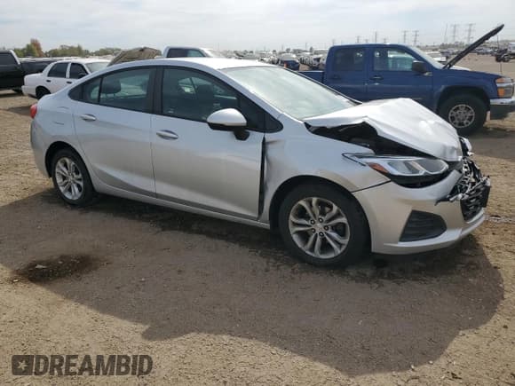 ✅ 2019 Chevrolet Cruze LS • VIN: 1G1BC5SM0K7138783 • Lot: 84916275. Listed on Copart with 145,810 mi. Free auction sales archive from the USA and detailed vehicle history report at DreamBid. Image 4.