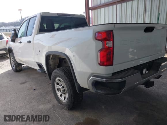 ✅ 2022 Chevrolet Silverado 2500HD Work Truck • VIN: 1GC2YLE73NF218219 • Lot: 41660179. Wystawiony na IAAI z przebiegiem 132 538 mil. Bezpłatny archiwum sprzedaży aukcyjnych z USA i szczegółowy raport historii pojazdu na DreamBid. Zdjęcie 3.
