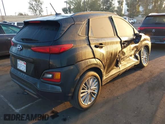 ✅ 2020 Hyundai Kona SEL • VIN: KM8K22AA2LU446598 • Lot: 43404800. Wystawiony na IAAI z przebiegiem 70 604 mil mil. Skorzystaj z bezpłatnego archiwum sprzedaży aukcyjnych z USA i zobacz szczegółowy raport historii pojazdu na DreamBid. Zdjęcie 4.