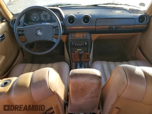 ✅ 1983 Mercedes-Benz 300 D • VIN: WDBAB33A8DB029422 • Lot: 41494185. Listed on Copart with 194,507 mi. Free auction sales archive from the USA and detailed vehicle history report at DreamBid. Image 8.