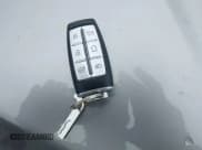 ✅ 2023 Genesis G70 2.0T • VIN: KMTG34TA1PU131993 • Lot: 43492184. Wystawiony na IAAI z przebiegiem 13 063 mil. Bezpłatny archiwum sprzedaży aukcyjnych z USA i szczegółowy raport historii pojazdu na DreamBid. Zdjęcie 11.