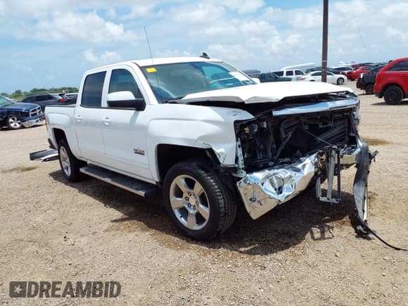 ✅ 2018 Chevrolet Silverado 1500 LT • VIN: 3GCPCREC3JG620979 • Лот: 42471879. Опубликован ранее на IAAI с пробегом 122 941 миль. Бесплатный доступ к архиву аукционных продаж из США и подробный отчёт об истории автомобиля на DreamBid. Изображение 1.