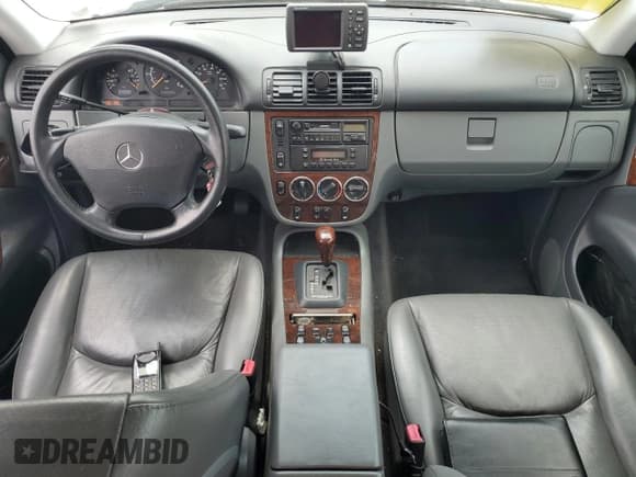 ✅ 1999 Mercedes-Benz M 320/430/500 • VIN: 4JGAB72E5XA098183 • Lot: 63698355. Wystawiony na Copart z przebiegiem 72 409 mil. Bezpłatny archiwum sprzedaży aukcyjnych z USA i szczegółowy raport historii pojazdu na DreamBid. Zdjęcie 8.