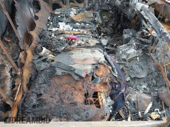 ✅ 1988 Ford F-250 • VIN: 1FTHF26G7JPA77250 • Lot: 43808669. Wystawiony na IAAI z przebiegiem Nie podano. Bezpłatny archiwum sprzedaży aukcyjnych z USA i szczegółowy raport historii pojazdu na DreamBid. Zdjęcie 5.