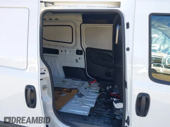 ✅ 2022 Ram ProMaster City Cargo Tradesman • VIN: ZFBHRFAB8N6Y72512 • Lot: 41253690. Wystawiony na IAAI z przebiegiem 19 120 mil. Bezpłatny archiwum sprzedaży aukcyjnych z USA i szczegółowy raport historii pojazdu na DreamBid. Zdjęcie 8.