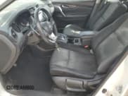 ✅ 2017 Nissan Rogue SV • VIN: JN8AT2MT6HW147948 • Lot: 84255545. Wystawiony na Copart z przebiegiem 76 884 mil. Bezpłatny archiwum sprzedaży aukcyjnych z USA i szczegółowy raport historii pojazdu na DreamBid. Zdjęcie 7.