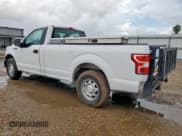 ✅ 2019 Ford F-150 XL • VIN: 1FTMF1C58KKC05540 • Lot: 81329145. Wystawiony na Copart z przebiegiem 60 806 mil. Bezpłatny archiwum sprzedaży aukcyjnych z USA i szczegółowy raport historii pojazdu na DreamBid. Zdjęcie 2.