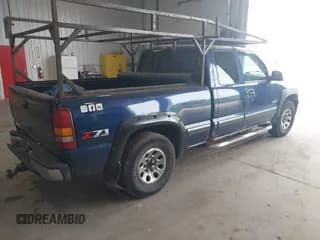 ✅ 2002 Chevrolet Silverado 1500 LS • VIN: 2GCEK19T021235251 • Lot: 43213628. Wystawiony na IAAI z przebiegiem Nie podano. Bezpłatny archiwum sprzedaży aukcyjnych z USA i szczegółowy raport historii pojazdu na DreamBid. Zdjęcie 4.