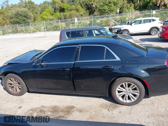 ✅ 2017 Chrysler 300 Limited • VIN: 2C3CCAAG9HH665058 • Lot: 43504589. Listed on IAAI with 110,355 mi. Free auction sales archive from the USA and detailed vehicle history report at DreamBid. Image 14.