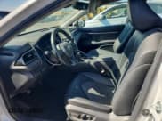 ✅ 2022 Toyota Camry SE • VIN: 4T1G11AK1NU062827 • Lot: 89730935. Wystawiony na Copart z przebiegiem 32 628 mil. Bezpłatny archiwum sprzedaży aukcyjnych z USA i szczegółowy raport historii pojazdu na DreamBid. Zdjęcie 7.