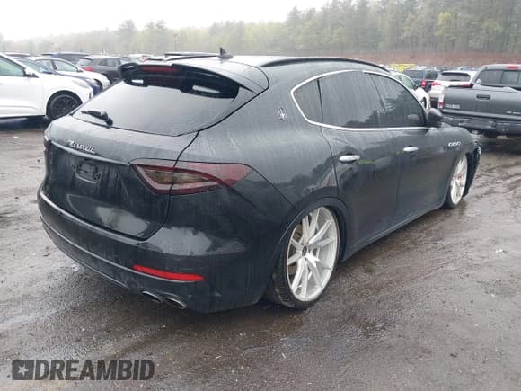 ✅ 2017 Maserati Levante S • VIN: ZN661YUS0HX221892 • Lot: 42182226. Listed on IAAI with 100,262 mi. Free auction sales archive from the USA and detailed vehicle history report at DreamBid. Image 4.