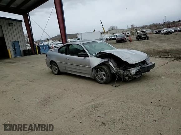 ✅ 2000 Pontiac Grand Am GT1 • VIN: 1G2NV12E0YM850225 • Lot: 46950174. Wystawiony na Copart z przebiegiem 146 386 mil. Bezpłatny archiwum sprzedaży aukcyjnych z USA i szczegółowy raport historii pojazdu na DreamBid. Zdjęcie 10.