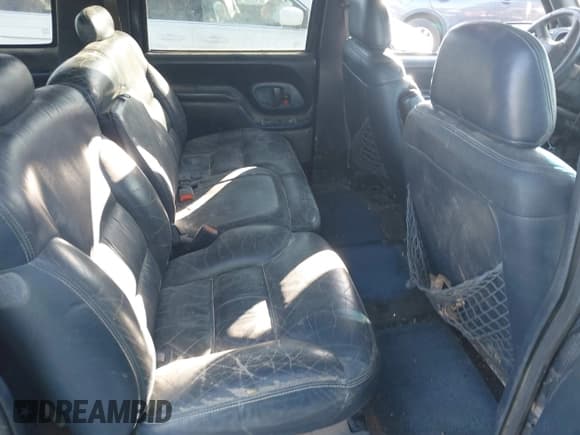 ✅ 1998 GMC Suburban • VIN: 1GKFK16R7WJ700525 • Lot: 41305248. Wystawiony na IAAI z przebiegiem 205 300 mil. Bezpłatny archiwum sprzedaży aukcyjnych z USA i szczegółowy raport historii pojazdu na DreamBid. Zdjęcie 8.