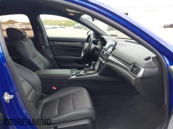 ✅ 2019 Honda Accord Sport • VIN: 1HGCV1F33KA101022 • Lot: 43386472. Wystawiony na IAAI z przebiegiem Nie podano. Bezpłatny archiwum sprzedaży aukcyjnych z USA i szczegółowy raport historii pojazdu na DreamBid. Zdjęcie 5.