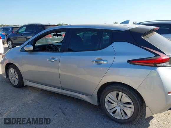 ✅ 2022 Nissan LEAF S • VIN: 1N4AZ1BV4NC562861 • Lot: 43360318. Listed on IAAI with 10,449 mi. Free auction sales archive from the USA and detailed vehicle history report at DreamBid. Image 14.