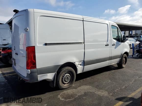 ✅ 2021 Mercedes-Benz Sprinter Cargo • VIN: W1Y40BHY6MT050196 • Lot: 85394564. Wystawiony na Copart z przebiegiem 78 894 mil. Bezpłatny archiwum sprzedaży aukcyjnych z USA i szczegółowy raport historii pojazdu na DreamBid. Zdjęcie 3.