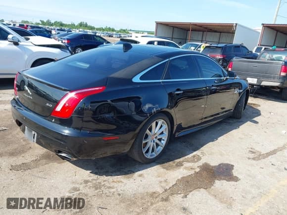 ✅ 2017 Jaguar XJ R-Sport • VIN: SAJWA1C76H8W08819 • Lot: 42181569. Wystawiony na IAAI z przebiegiem 126 679 mil. Bezpłatny archiwum sprzedaży aukcyjnych z USA i szczegółowy raport historii pojazdu na DreamBid. Zdjęcie 4.