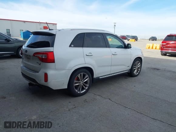 ✅ 2014 Kia Sorento SX Limited • VIN: 5XYKWDA73EG466968 • Lot: 43899926. Listed on IAAI with 207,181 mi. Free auction sales archive from the USA and detailed vehicle history report at DreamBid. Image 4.