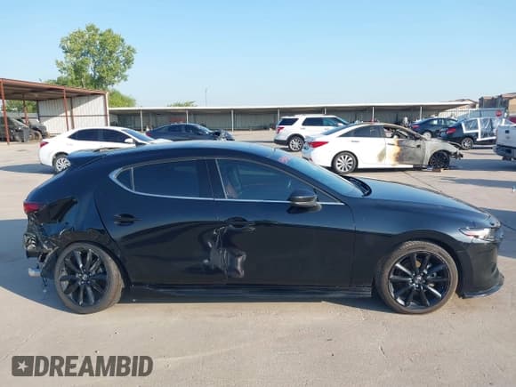 ✅ 2020 Mazda 3 Premium • VIN: JM1BPBNM2L1160648 • Lot: 43042031. Wystawiony na IAAI z przebiegiem 51 697 mil. Bezpłatny archiwum sprzedaży aukcyjnych z USA i szczegółowy raport historii pojazdu na DreamBid. Zdjęcie 13.