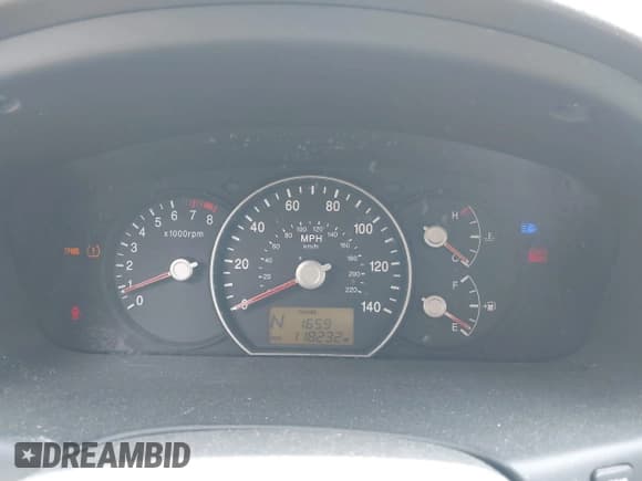 ✅ 2008 Kia Rondo LX • VIN: KNAFG526387185844 • Lot: 42950185. Wystawiony na IAAI z przebiegiem 118 232 mil. Bezpłatny archiwum sprzedaży aukcyjnych z USA i szczegółowy raport historii pojazdu na DreamBid. Zdjęcie 7.