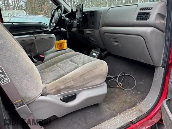 ✅ 2001 Ford F-350 • VIN: 1FDWF37FX1EC59230 • Lot: 42909475. Listed on Copart with 64,852 mi. Free auction sales archive from the USA and detailed vehicle history report at DreamBid. Image 5.