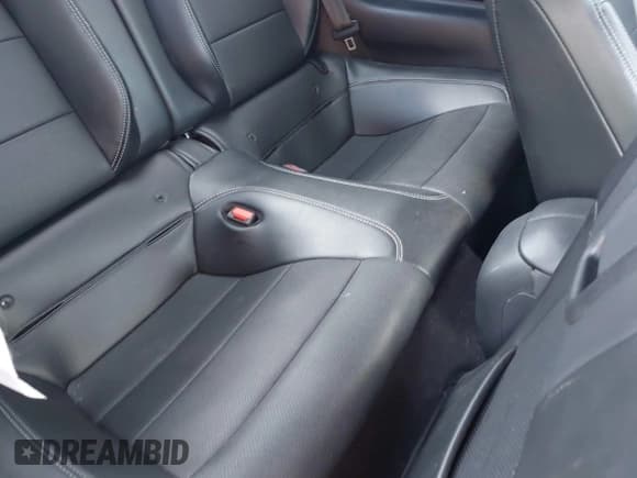 ✅ 2021 Ford Mustang EcoBoost • VIN: 1FA6P8TH6M5115299 • Lot: 42344897. Wystawiony na IAAI z przebiegiem 43 190 mil. Bezpłatny archiwum sprzedaży aukcyjnych z USA i szczegółowy raport historii pojazdu na DreamBid. Zdjęcie 8.