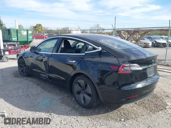 ✅ 2018 Tesla Model 3 Long Range Battery • VIN: 5YJ3E1EA8JF032316 • Lot: 43540668. Wystawiony na IAAI z przebiegiem 106 623 mil. Bezpłatny archiwum sprzedaży aukcyjnych z USA i szczegółowy raport historii pojazdu na DreamBid. Zdjęcie 3.