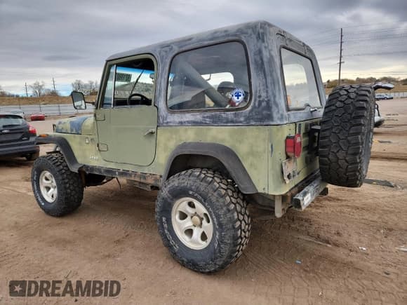 ✅ 1987 Jeep Wrangler • VIN: 2BCCV8143HB520719 • Lot: 92108075. Wystawiony na Copart z przebiegiem 198 485 mil. Bezpłatny archiwum sprzedaży aukcyjnych z USA i szczegółowy raport historii pojazdu na DreamBid. Zdjęcie 2.