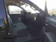 2018 Chevrolet Silverado 1500 LT z VIN 3GCUKREC5JG476423, wystawiony jako IAAI lot #43330536 z przebiegiem 178 133 mil mil oraz . Historia ofert i sprzedaży dostępna na DreamBid. Obrazek 5.