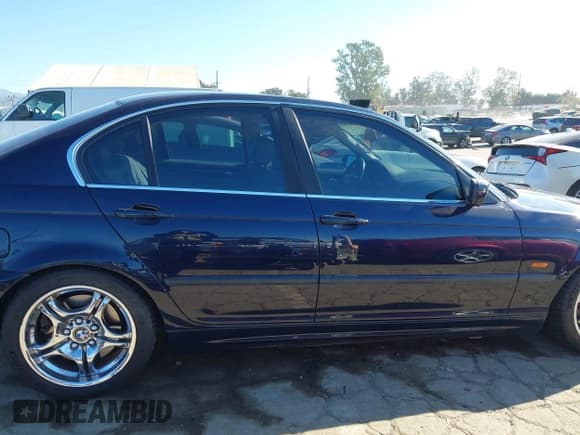 ✅ 2001 BMW 3 Series 330i • VIN: WBAAV53431FJ69457 • Lot: 43905844. Wystawiony na IAAI z przebiegiem 188 613 mil. Bezpłatny archiwum sprzedaży aukcyjnych z USA i szczegółowy raport historii pojazdu na DreamBid. Zdjęcie 13.