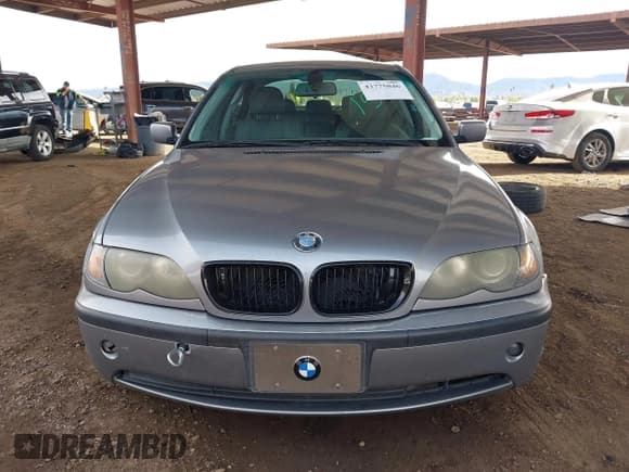 ✅ 2005 BMW 3 Series 325i • VIN: WBAET37485NJ88054 • Lot: 43775046. Listed on IAAI with 170,736 mi. Free auction sales archive from the USA and detailed vehicle history report at DreamBid. Image 12.