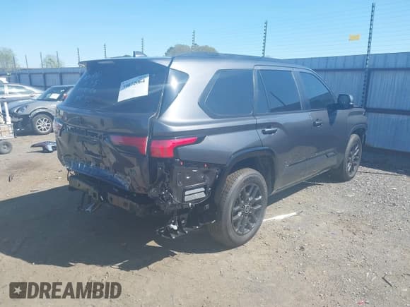 ✅ 2024 Toyota Sequoia SR5 • VIN: 7SVAAABA2RX026994 • Lot: 39072064. Listed on IAAI with 853 mi. Free auction sales archive from the USA and detailed vehicle history report at DreamBid. Image 4.