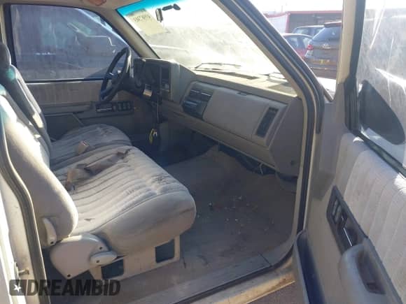 ✅ 1994 GMC Sierra 1500 SLE1 • VIN: 2GTEC19ZXR1545189 • Лот: 43587303. Размещён на IAAI с пробегом 392 935 миль миль. Получите бесплатный доступ к архиву аукционных продаж из США и посмотрите подробный отчёт об истории автомобиля на DreamBid. Изображение 5.