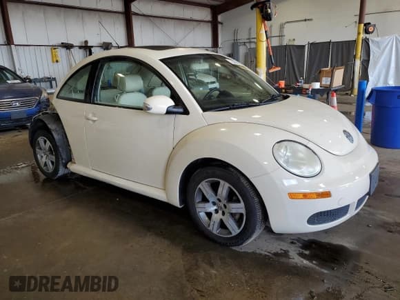 ✅ 2006 Volkswagen Beetle • VIN: 3VWRW31C46M405295 • Lot: 70849495. Wystawiony na Copart z przebiegiem 131 246 mil. Bezpłatny archiwum sprzedaży aukcyjnych z USA i szczegółowy raport historii pojazdu na DreamBid. Zdjęcie 4.