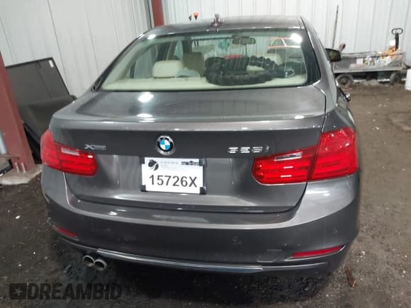 ✅ 2013 BMW 3 Series 328i xDrive • VIN: WBA3B5G55DNS03879 • Lot: 43033737. Wystawiony na IAAI z przebiegiem 139 933 mil. Bezpłatny archiwum sprzedaży aukcyjnych z USA i szczegółowy raport historii pojazdu na DreamBid. Zdjęcie 16.
