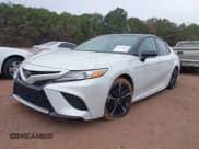 ✅ 2020 Toyota Camry XSE • VIN: 4T1K61AK5LU369829 • Lot: 43644897. Wystawiony na IAAI z przebiegiem 128 091 mil. Bezpłatny archiwum sprzedaży aukcyjnych z USA i szczegółowy raport historii pojazdu na DreamBid. Zdjęcie 2.
