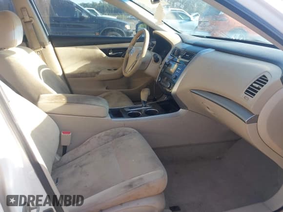 ✅ 2014 Nissan Altima 2.5 • VIN: 1N4AL3AP2EC164371 • Lot: 43235660. Wystawiony na IAAI z przebiegiem 172 829 mil. Bezpłatny archiwum sprzedaży aukcyjnych z USA i szczegółowy raport historii pojazdu na DreamBid. Zdjęcie 5.