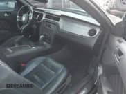 ✅ 2014 Ford Mustang V6 • VIN: 1ZVBP8AM1E5285027 • Lot: 43343295. Wystawiony na IAAI z przebiegiem 83 979 mil. Bezpłatny archiwum sprzedaży aukcyjnych z USA i szczegółowy raport historii pojazdu na DreamBid. Zdjęcie 5.