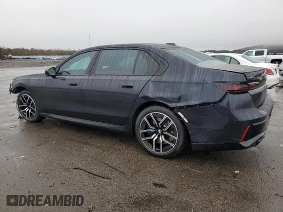 ✅ 2023 BMW 7 Series 760i xDrive • VIN: WBA33EJ08PCN83956 • Лот: 43235495. Опубликован ранее на Copart с пробегом 22 527 миль. Бесплатный доступ к архиву аукционных продаж из США и подробный отчёт об истории автомобиля на DreamBid. Изображение 2.