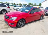 ✅ 2013 Mercedes-Benz C 250 • VIN: WDDGJ4HB9DF963125 • Lot: 42725863. Wystawiony na IAAI z przebiegiem 71 413 mil. Bezpłatny archiwum sprzedaży aukcyjnych z USA i szczegółowy raport historii pojazdu na DreamBid. Zdjęcie 2.