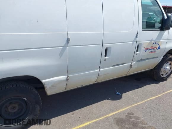 ✅ 2011 Ford Econoline Cargo Commercial • VIN: 1FTNE1EW7BDA82704 • Lot: 42339406. Wystawiony na IAAI z przebiegiem Nie podano. Bezpłatny archiwum sprzedaży aukcyjnych z USA i szczegółowy raport historii pojazdu na DreamBid. Zdjęcie 11.