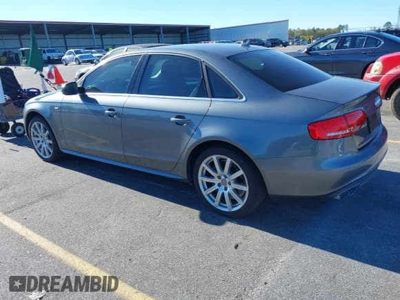 ✅ 2012 Audi A4 Premium Plus • VIN: WAUFFAFL5CN015758 • Lot: 43883043. Listed on IAAI with 105,202 mi. Free auction sales archive from the USA and detailed vehicle history report at DreamBid. Image 3.