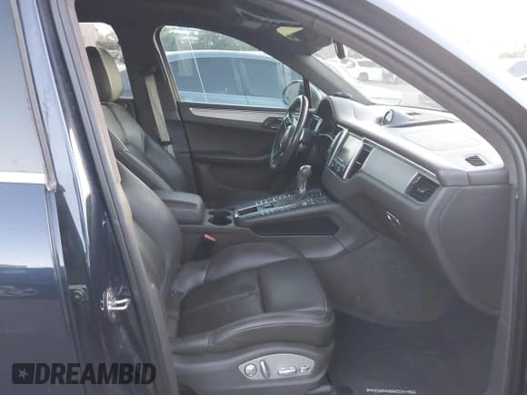 ✅ 2015 Porsche Macan Turbo • VIN: WP1AF2A59FLB91142 • Lot: 43848033. Wystawiony na IAAI z przebiegiem 89 604 mil. Bezpłatny archiwum sprzedaży aukcyjnych z USA i szczegółowy raport historii pojazdu na DreamBid. Zdjęcie 5.