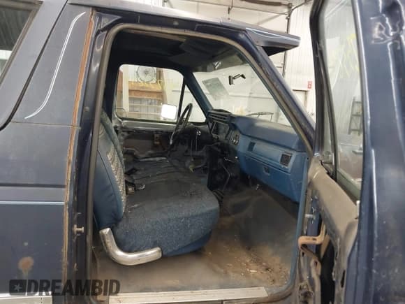 ✅ 1984 Ford Bronco • VIN: 1FMEU15Y7ELA90876 • Lot: 43233299. Listed on IAAI with 2,266 mi. Free auction sales archive from the USA and detailed vehicle history report at DreamBid. Image 5.