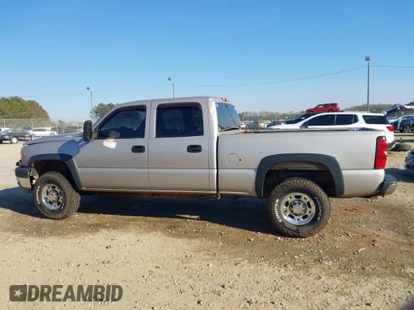 ✅ 2006 Chevrolet Silverado 2500HD LT3 • VIN: 1GCHK23D26F251258 • Лот: 41717697. Опубликован ранее на IAAI с пробегом Не указан. Бесплатный доступ к архиву аукционных продаж из США и подробный отчёт об истории автомобиля на DreamBid. Изображение 14.