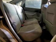 ✅ 2006 Ford Focus S • VIN: 1FAFP34N26W173639 • Lot: 94140055. Wystawiony na Copart z przebiegiem 142 034 mil. Bezpłatny archiwum sprzedaży aukcyjnych z USA i szczegółowy raport historii pojazdu na DreamBid. Zdjęcie 10.