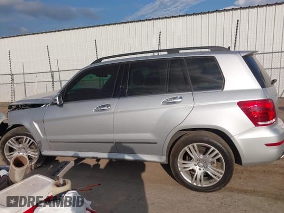 ✅ 2013 Mercedes-Benz GLK 350 • VIN: WDCGG8JB0DG072946 • Лот: 43253488. Опубликован ранее на IAAI с пробегом 161 265 миль. Бесплатный доступ к архиву аукционных продаж из США и подробный отчёт об истории автомобиля на DreamBid. Изображение 15.