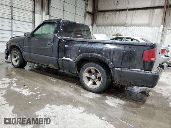 ✅ 2002 GMC Sonoma SLS • VIN: 1GTCS14WX28239250 • Лот: 46291075. Опубликован ранее на Copart с пробегом 186 402 миль. Бесплатный доступ к архиву аукционных продаж из США и подробный отчёт об истории автомобиля на DreamBid. Изображение 2.